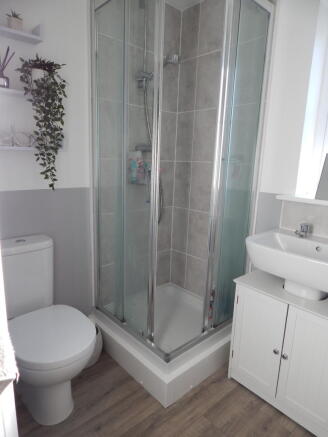 ensuite.JPG