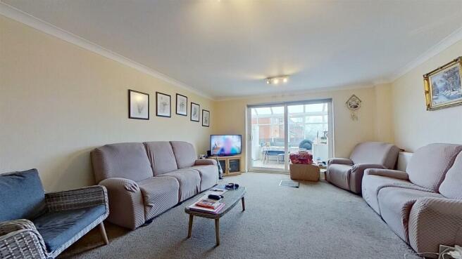 LIVING/DINING ROOM