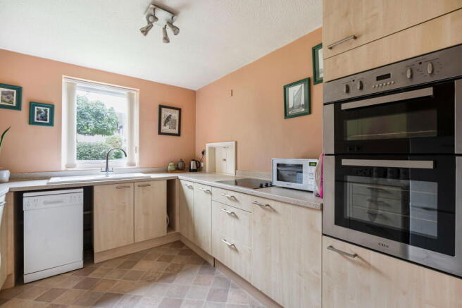 Horsham Road, Bramley, GU5 0BD photo 4