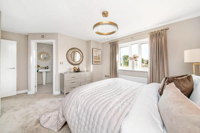 5 bed Detached for sale Image 4