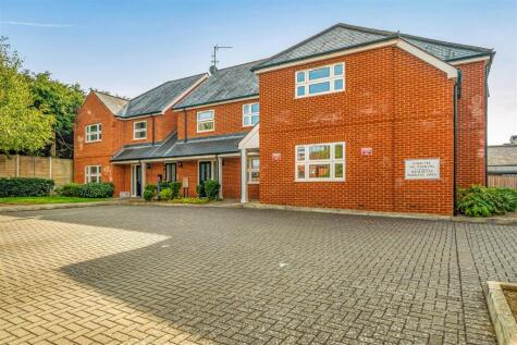 Crown Corner, High Street, Crowthorne, Berkshire, RG45 7AD