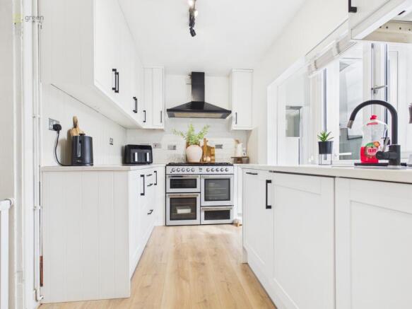 cam01332g0pr0694still017