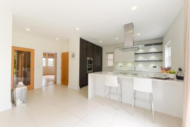 KITCHEN/DINING