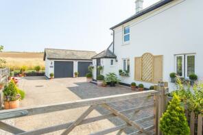 2, Monkton Court Farm Cottages, The Green, Dover CT15 4BL