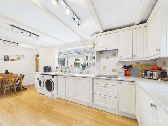 CAM02136G0-PR0551-STILL015