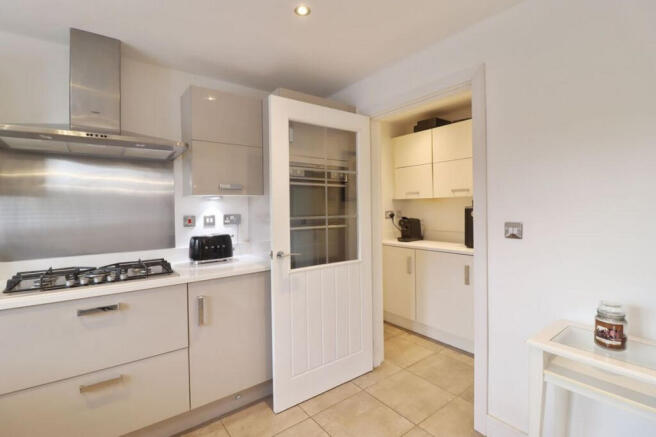 4 bed Detached for sale Image 5