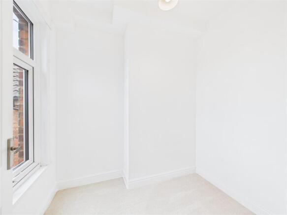 3 bed Terraced to rent Image 9