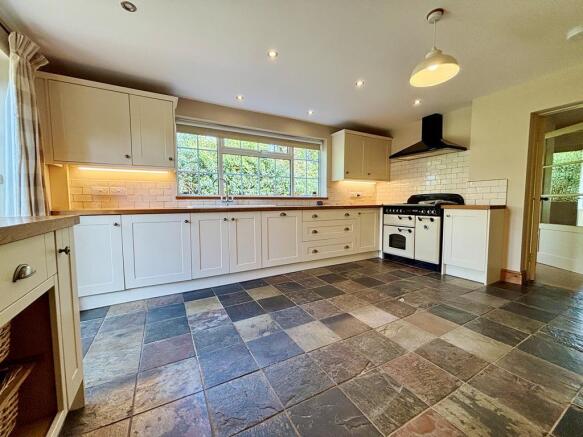 Kitchen (2).JPEG