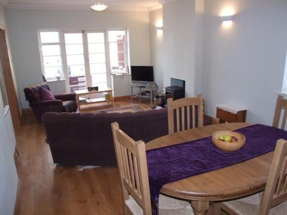 Lounge/dining