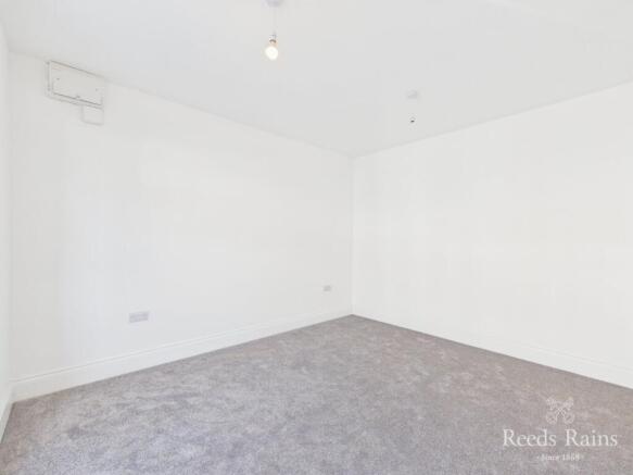 3 bed Semi-Detached to rent Image 8
