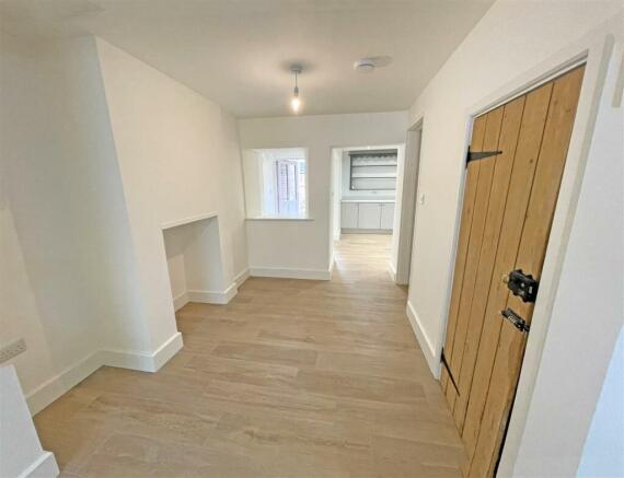 Dining room leading to the kitchen