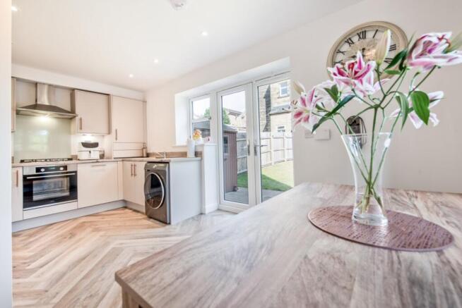 4 bed Semi-Detached for sale Image 5
