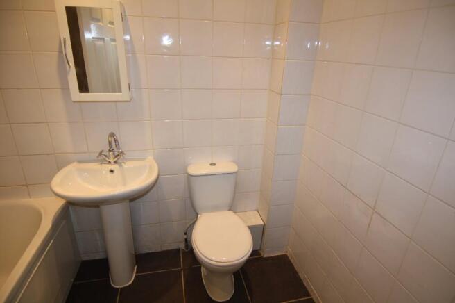 2 bed Terraced to rent Image 12