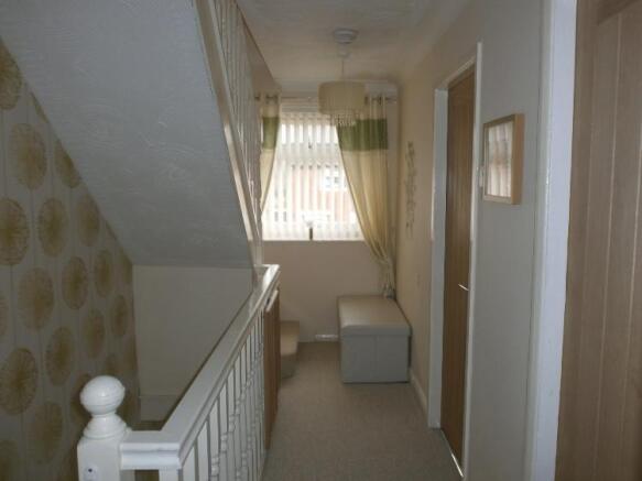 FIRST FLOOR LANDING