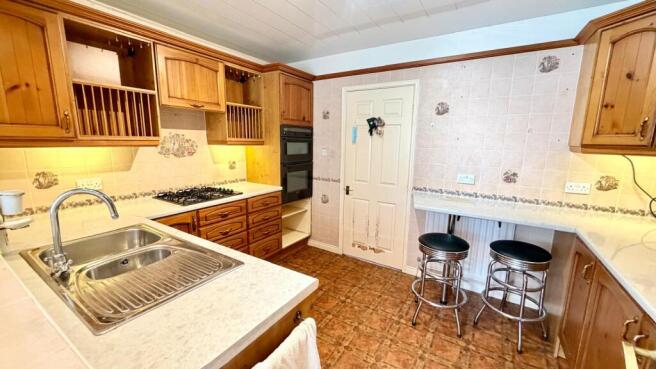3 bed Semi-Detached for sale Image 6