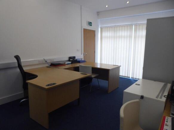 P1040763  rearTR.jpg