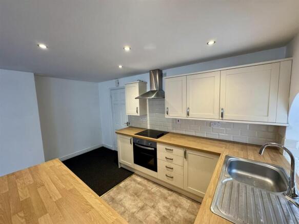 Kitchen (1/3)