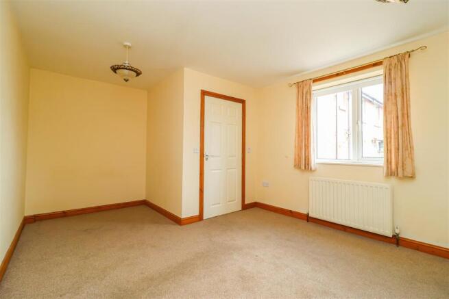 4 bed Semi-Detached for sale Image 6