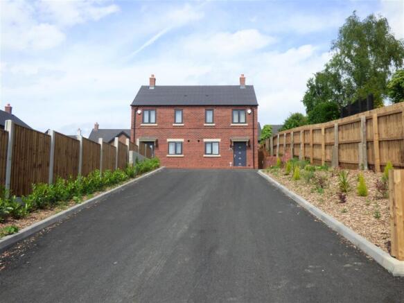 24 Little Hallam Hill - Drive.JPG