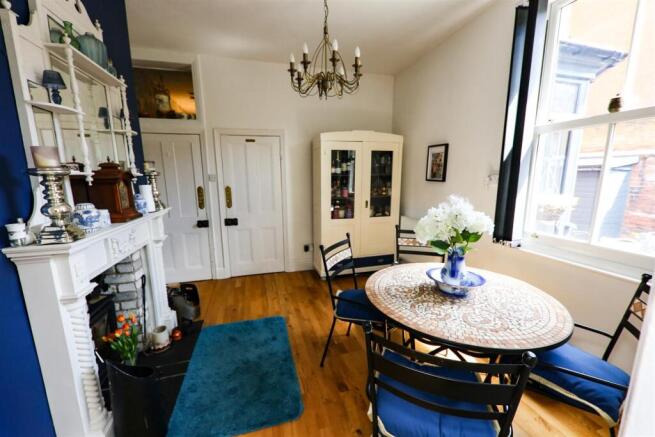 5 bed Semi-Detached for sale Image 10