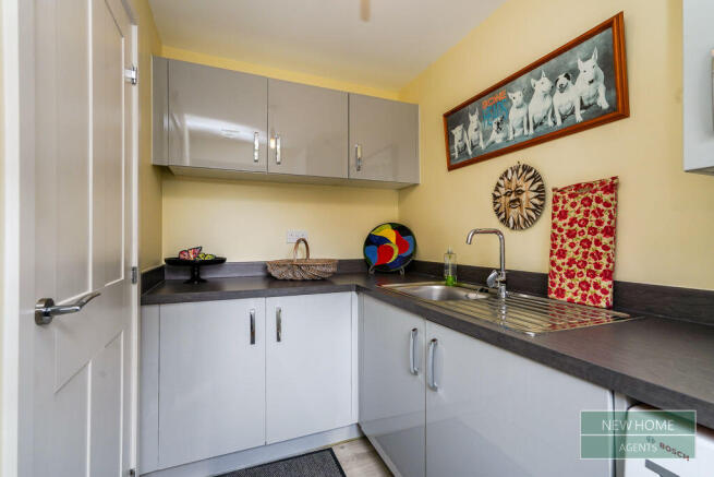 4 bed Detached for sale Image 7