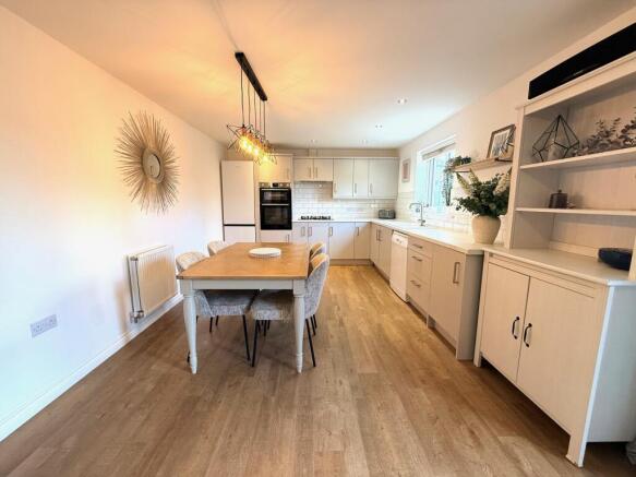 Kitchen-Breakfast Room aspect 2