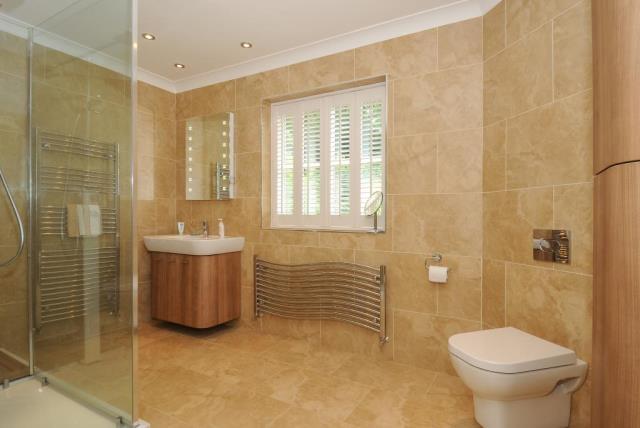 Family bathroom on first floor