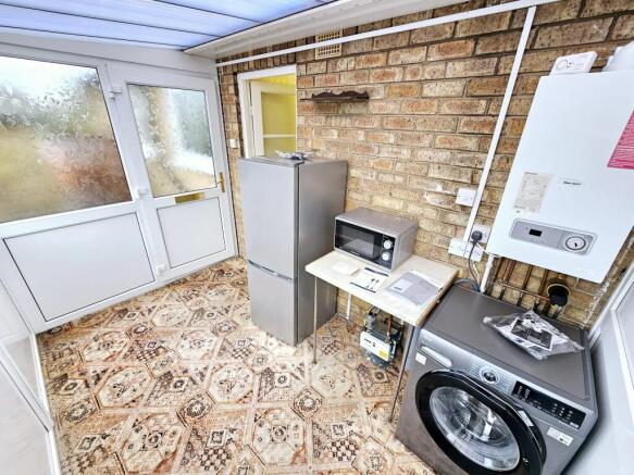 2 bed Semi-Detached Bungalow for sale Image 7