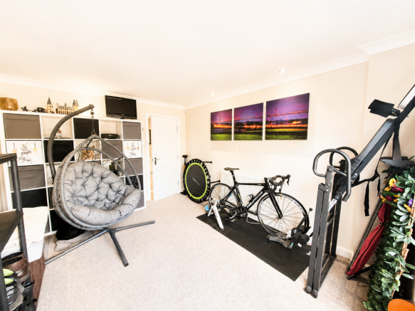 6 bed Detached for sale Image 7