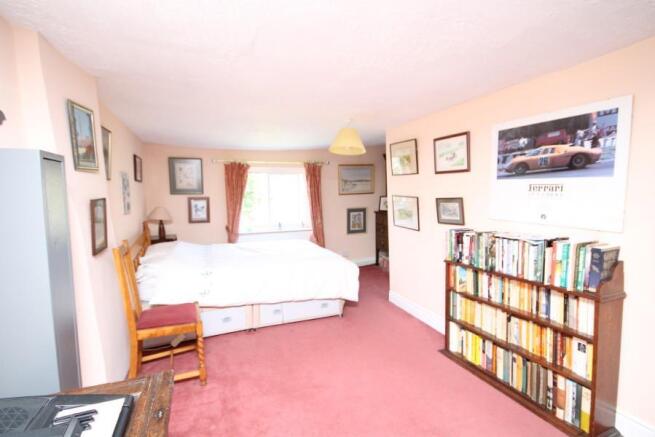 BEDROOM 2