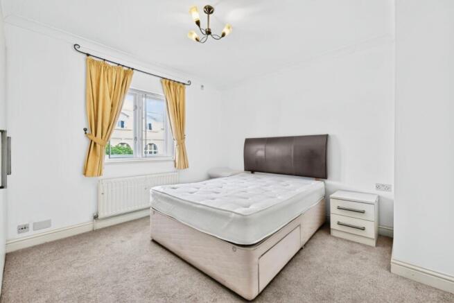 Master Bedroom (2)