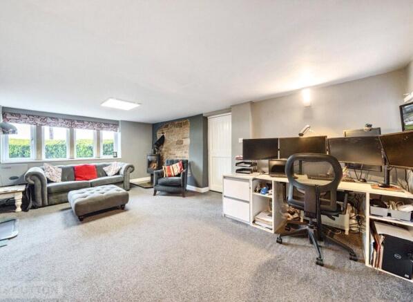 4 bed Detached for sale Image 9