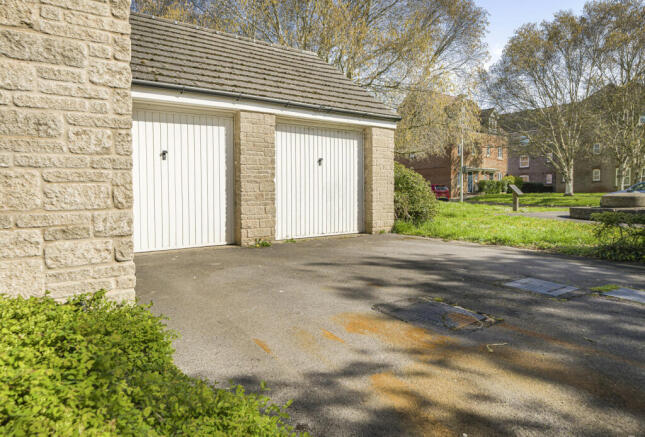 Garage & Parking