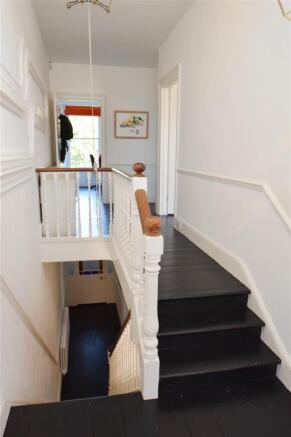 2 Park Terrace landing alt.JPG