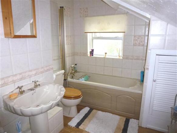 FAMILY BATHROOM