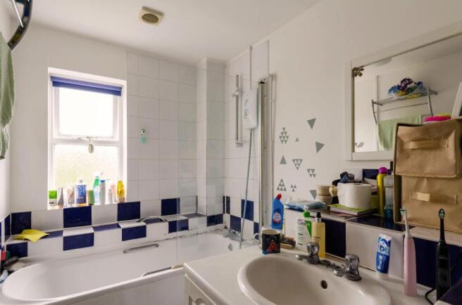 2 bed Terraced to rent Image 6