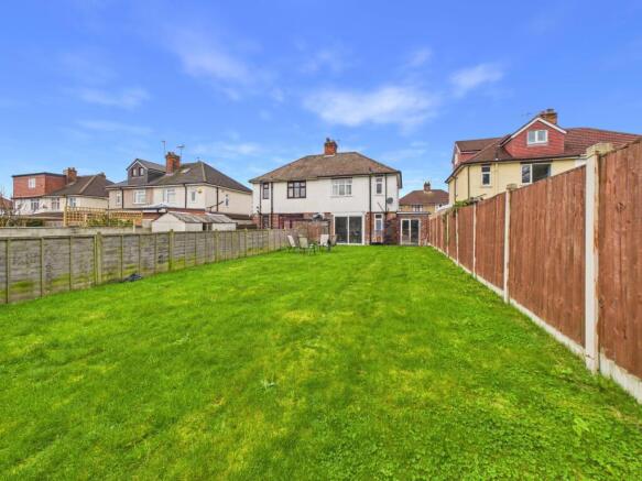 CAM04825G0-PR0376-STILL018