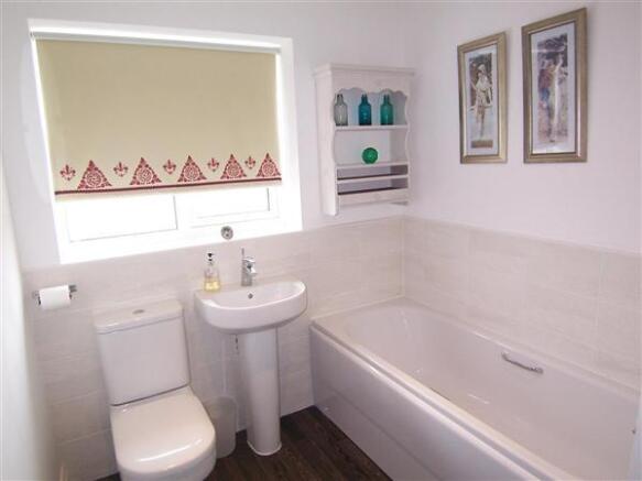 FAMILY BATHROOM