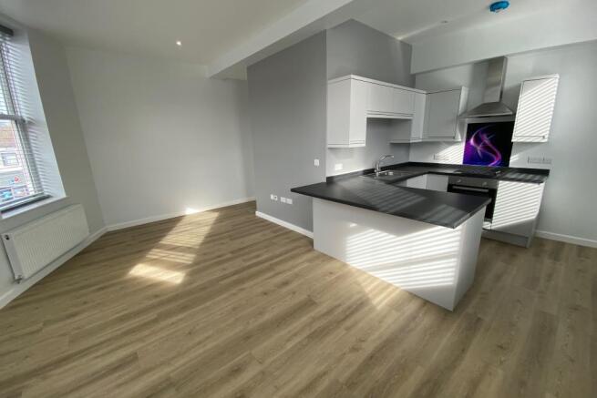 2 bed Flat to rent Image 3