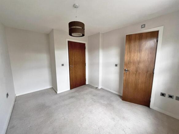 2 bed Flat for sale Image 12