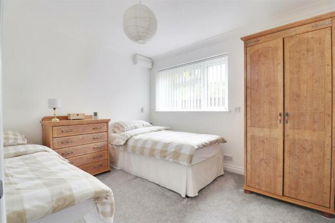 5 bed Detached Bungalow for sale Image 12