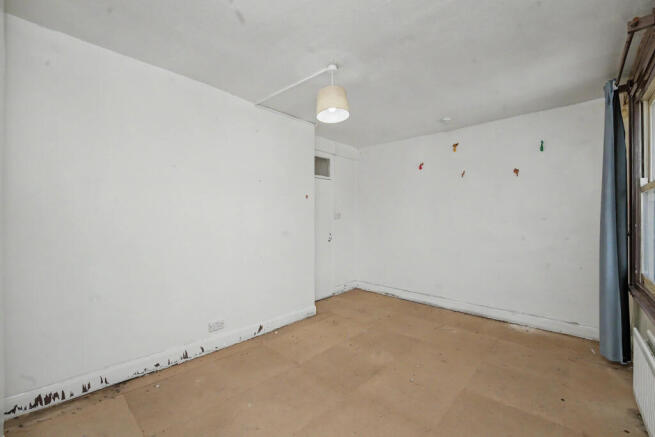 Flat B, 30 Gibbon Road, Nunhead, London, SE15 2AS