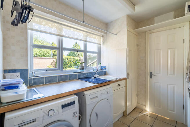 5 bed Detached for sale Image 9