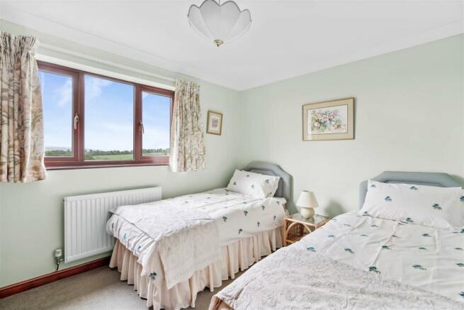 4 Manor Court - Bedroom 3.jpg