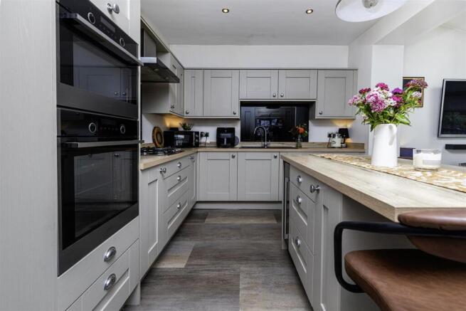 2 bed Semi-Detached for sale Image 11