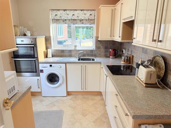 3 bed Semi-Detached for sale Image 7