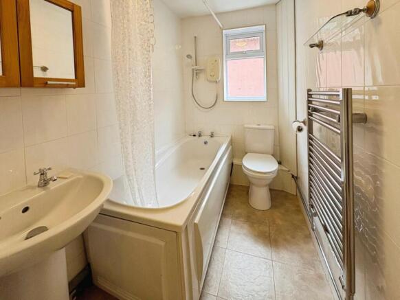 3 bed Detached Bungalow for sale Image 12
