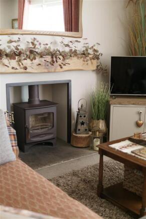 2 bed Semi-Detached Bungalow for sale Image 10