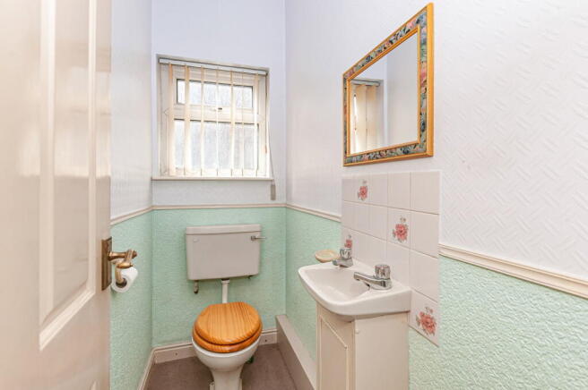 4 bed Semi-Detached for sale Image 7
