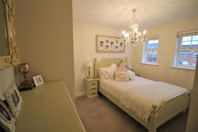32 Claypole Mead, Chippenham - 94.jpg